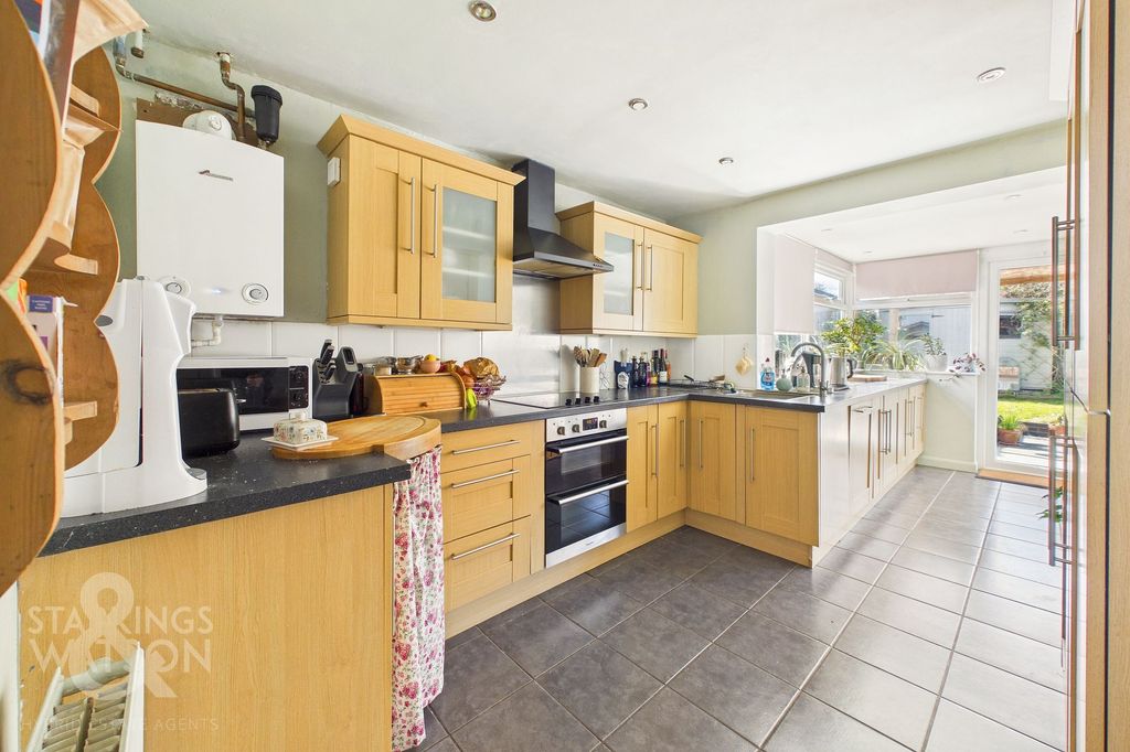 Property photo 3 of 27