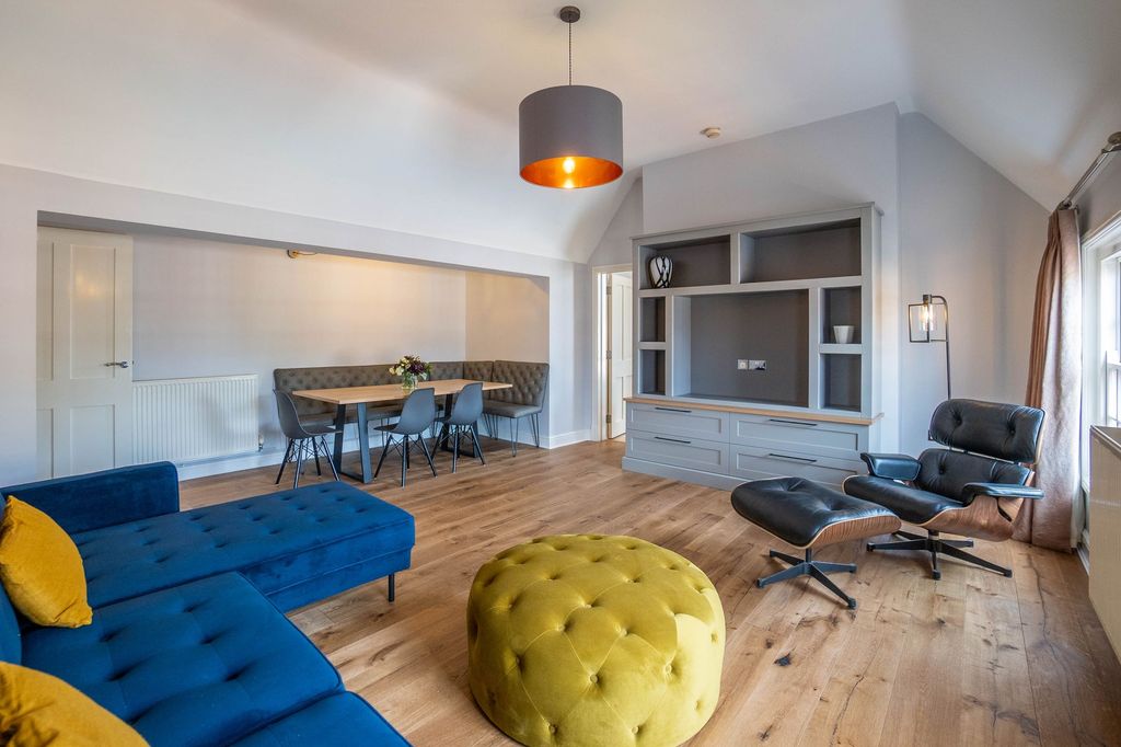 Property photo 3 of 35