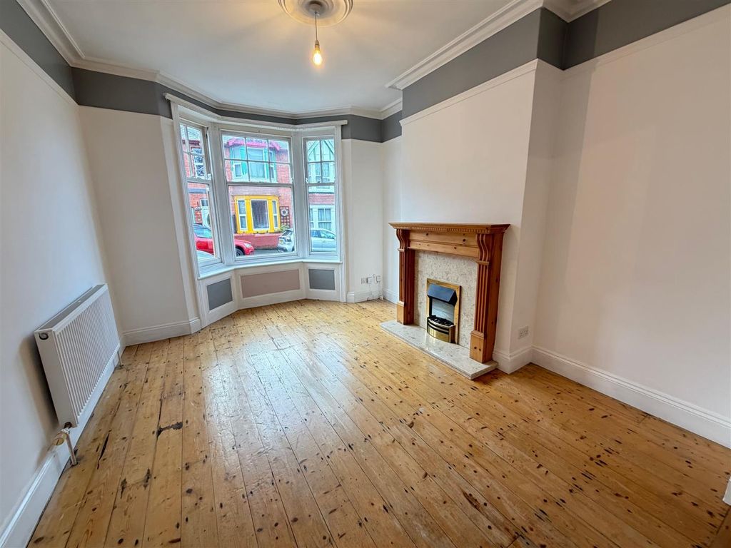 Property photo 2 of 12 Lounge.Jpg