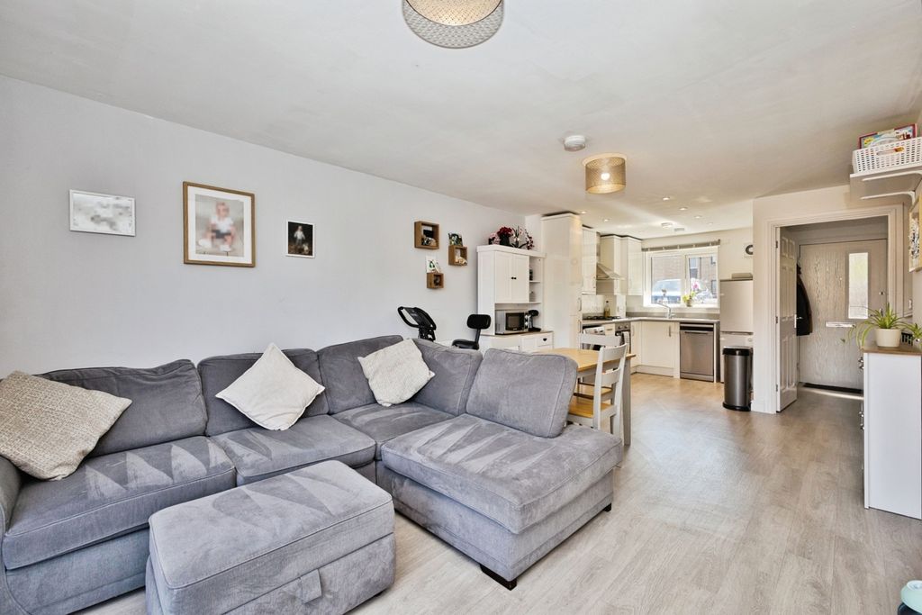 Property photo 3 of 16 Pbox-Img.Jpg