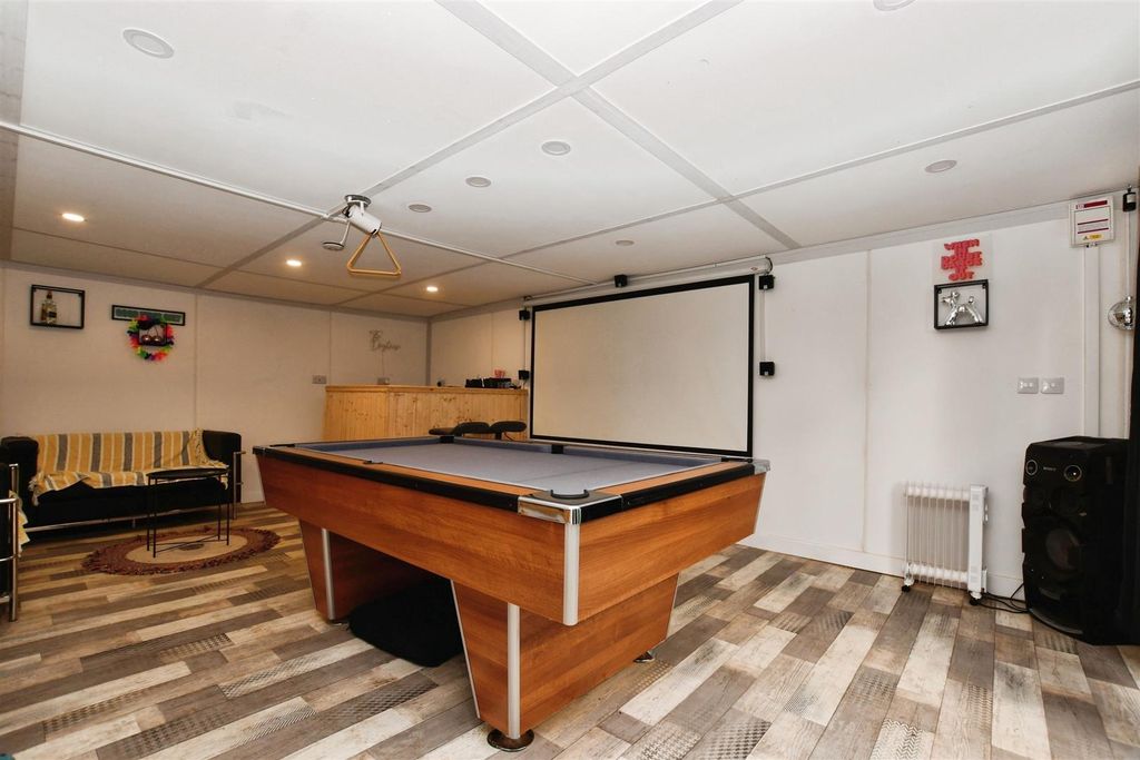 Property photo 3 of 23 Outbuilding