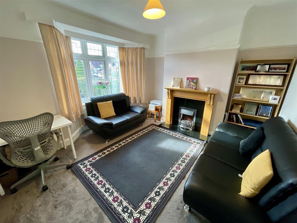 Property photo 2 of 20 Lounge