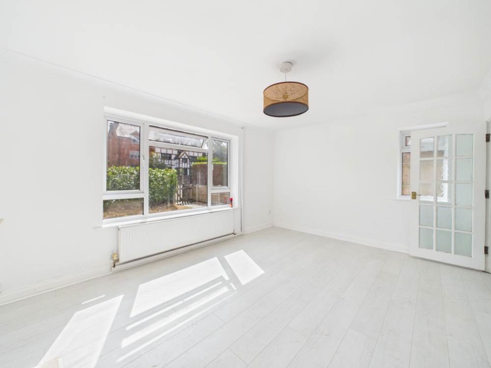 Property photo 3 of 17 Cam01740G0-Pr0582-Still011-Thumbnail-H750-70