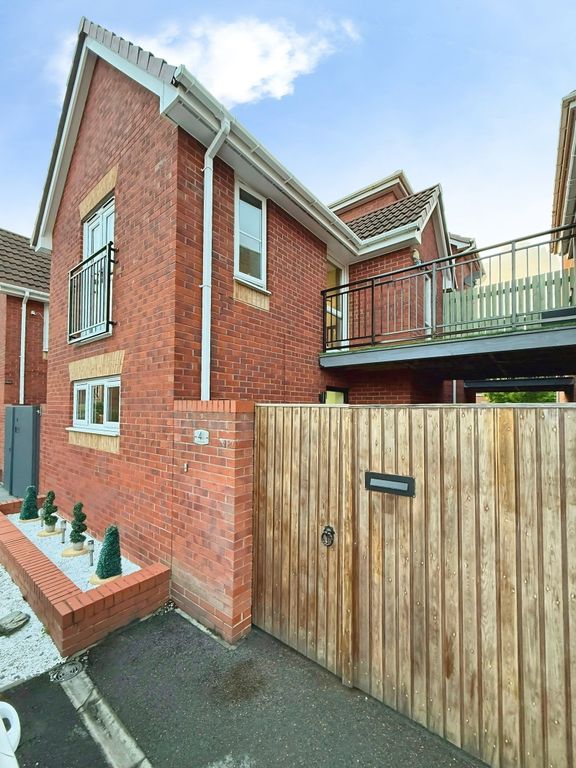 Property photo 1 of 11