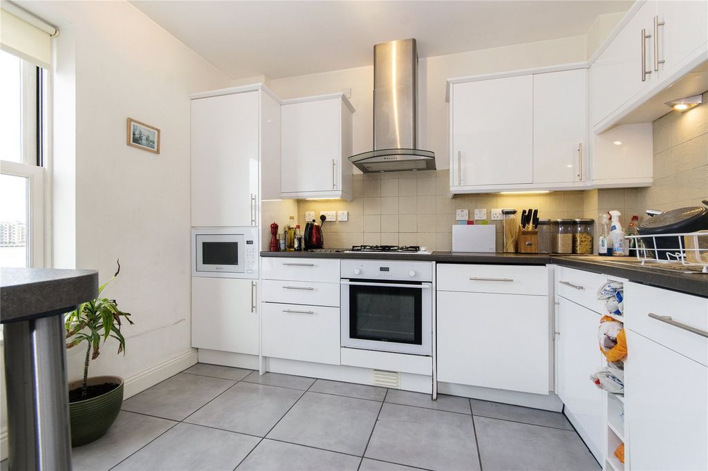 Property photo 2 of 11 Kitchen