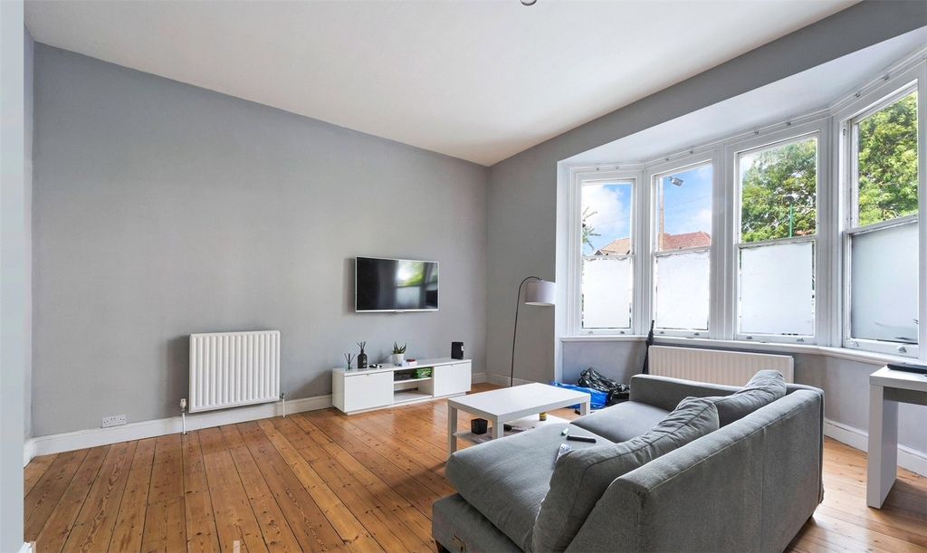 Property photo 3 of 8 Picture No. 10