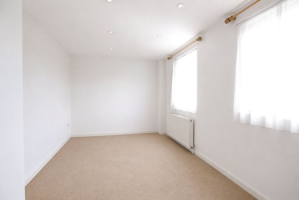 Property photo 3 of 7 Picture No. 11