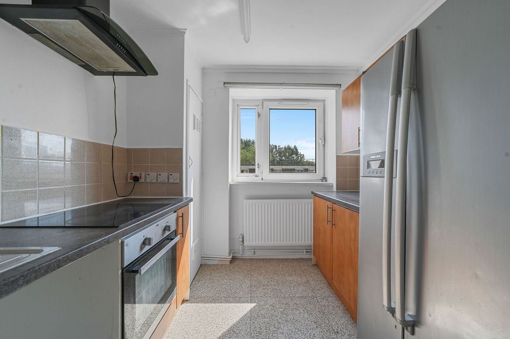 Property photo 2 of 11 Winford House E3