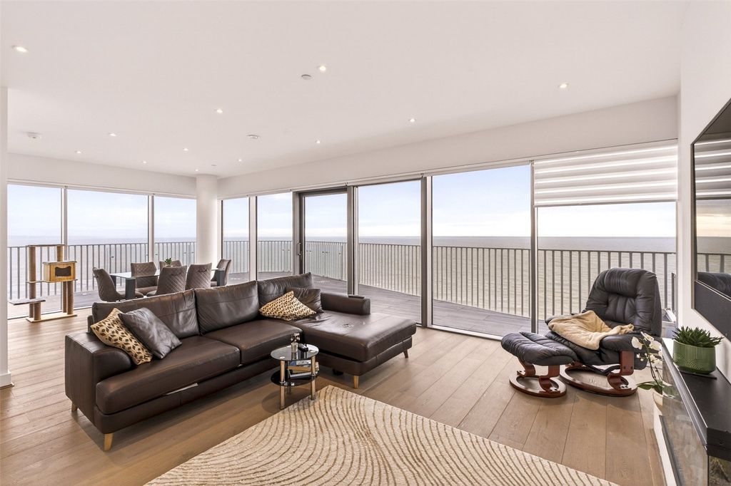 Property photo 3 of 34 Picture No. 18