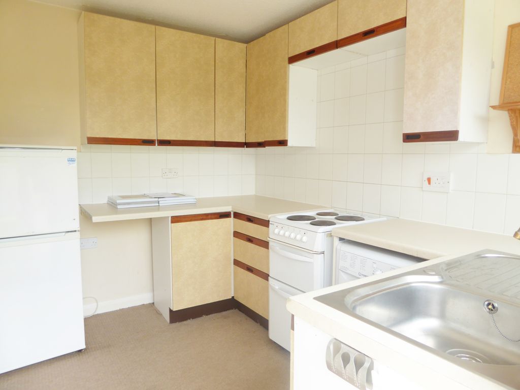 Property photo 3 of 6 Kitchen