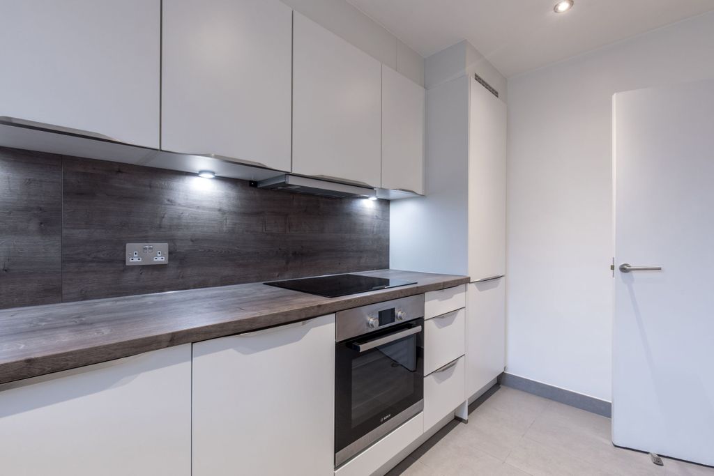 Property photo 1 of 11 Kitchen
