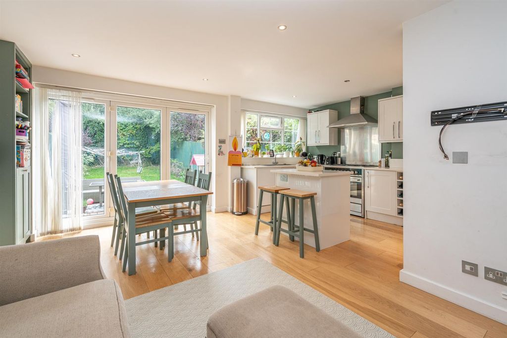 Property photo 3 of 20 54-Camlet-Way-2073.Jpg