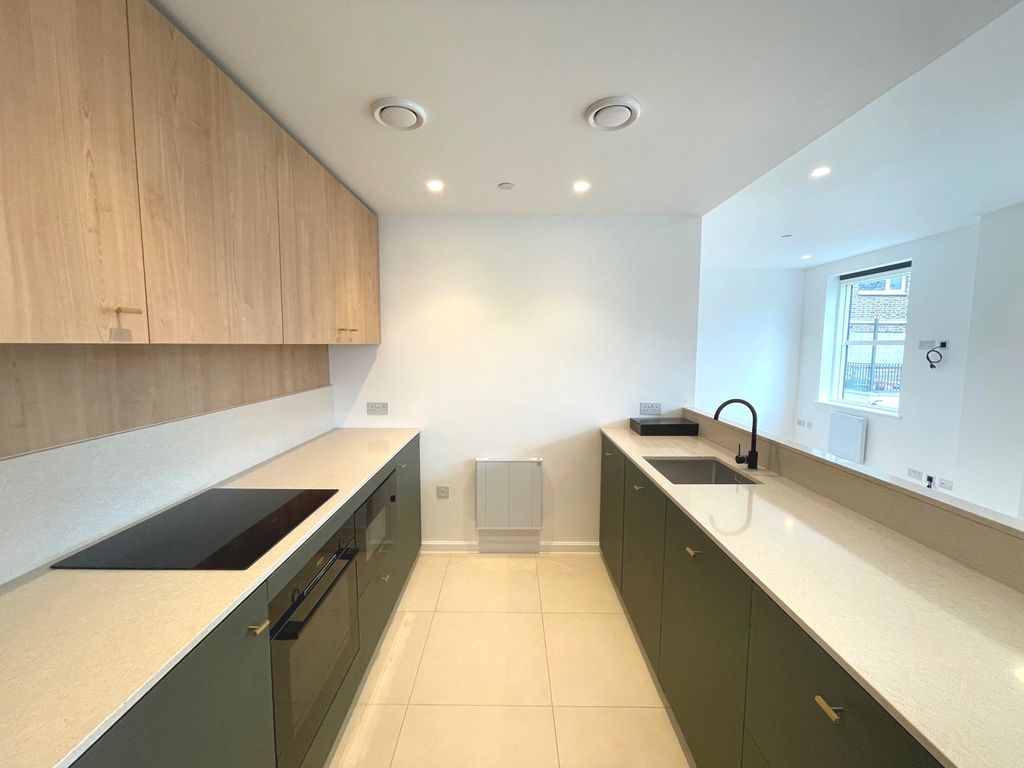 Property photo 3 of 10 Kitchen 