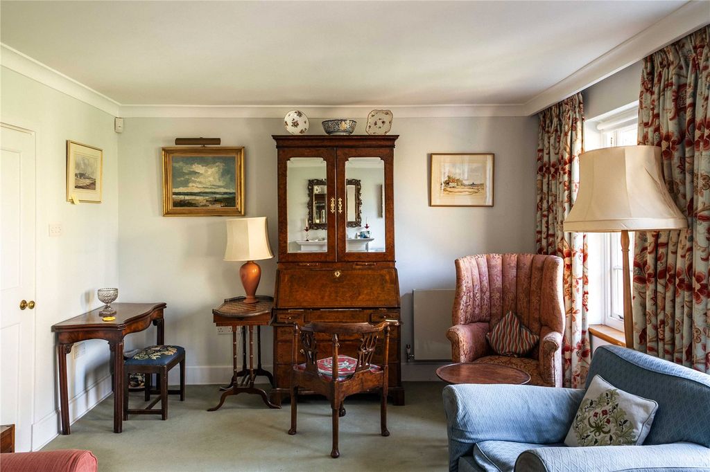 Property photo 3 of 10 Reception