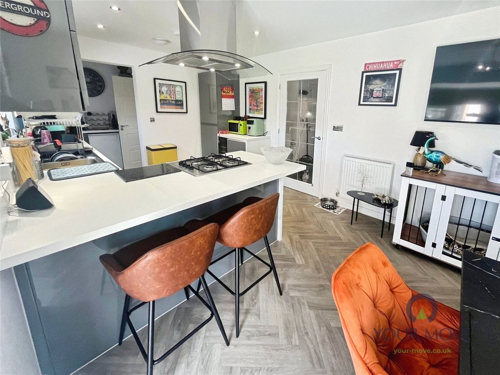 Property photo 3 of 21 Dining Kitchen