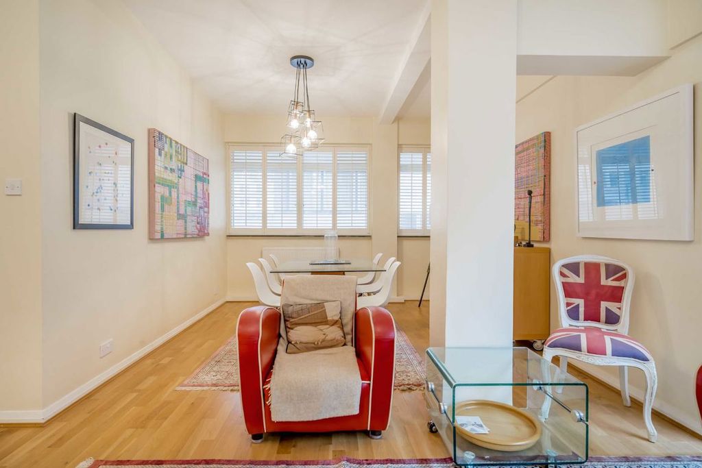 Property photo 2 of 11