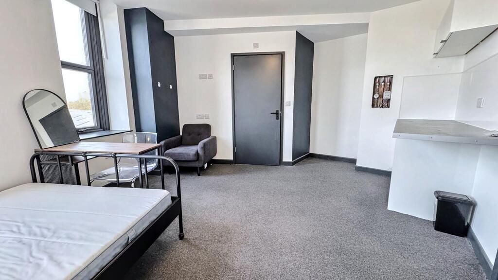 Property photo 3 of 4 Bright And Spacious Living Room With Modern Furnit...