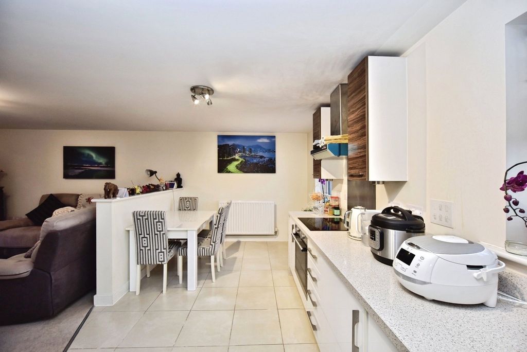 Property photo 2 of 19 Pbox-Img.Jpg