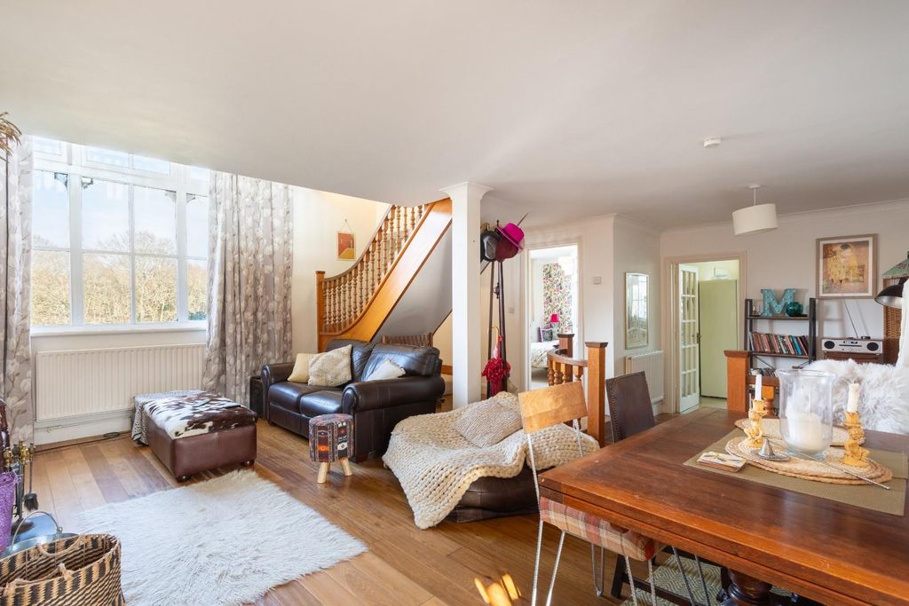 Property photo 3 of 21 Henfield Common South-7.Jpg