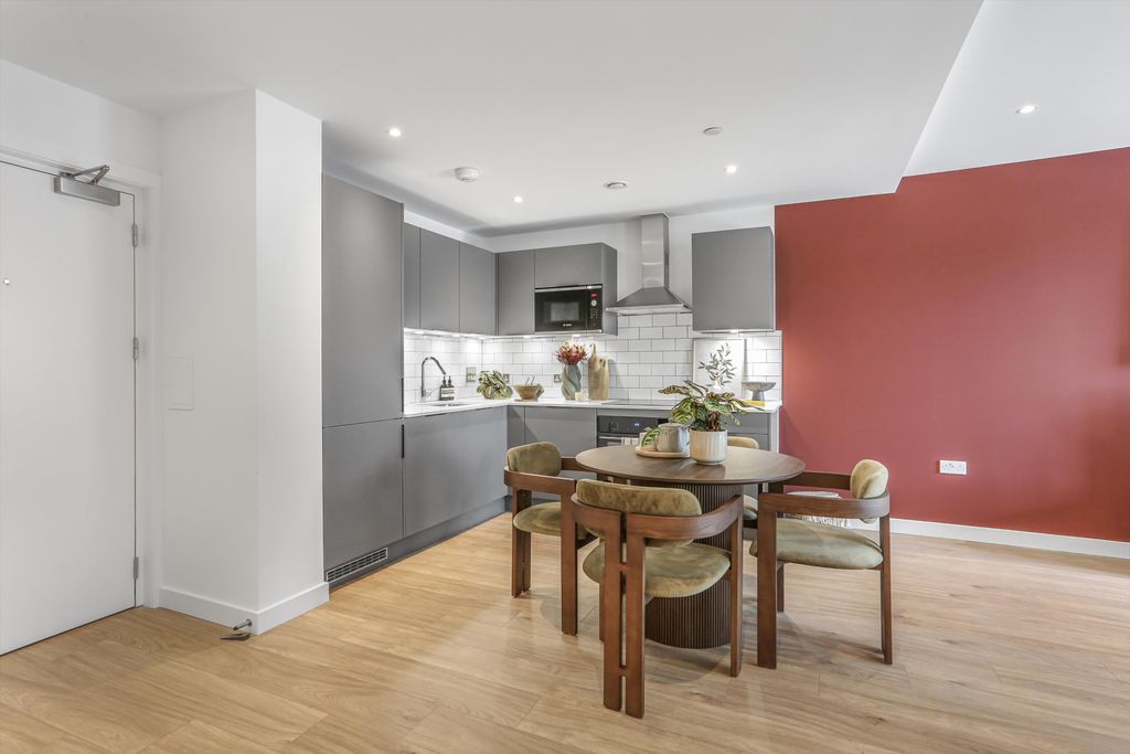 Property photo 2 of 19 Image