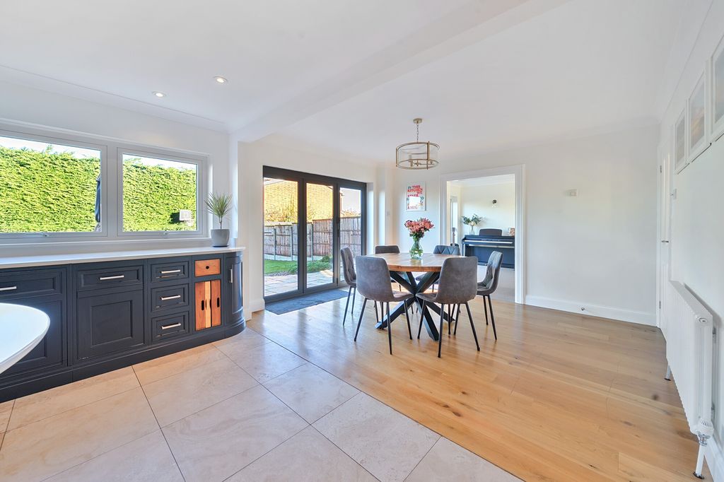 Property photo 2 of 23