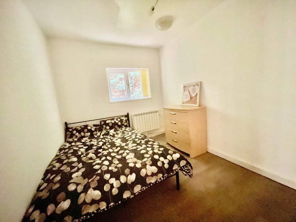 Property photo 3 of 6 Bedroom 1