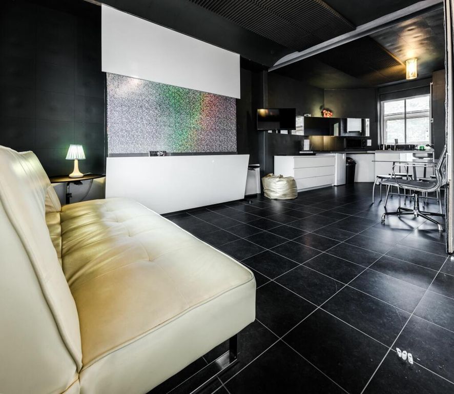 Property photo 3 of 6 A Stylish Living Room With Modern Decor And Ample ...