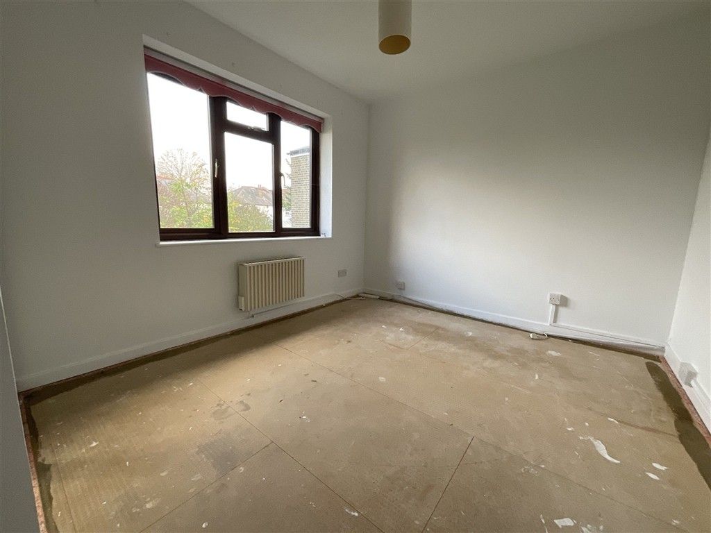 Property photo 1 of 6 Bedroom