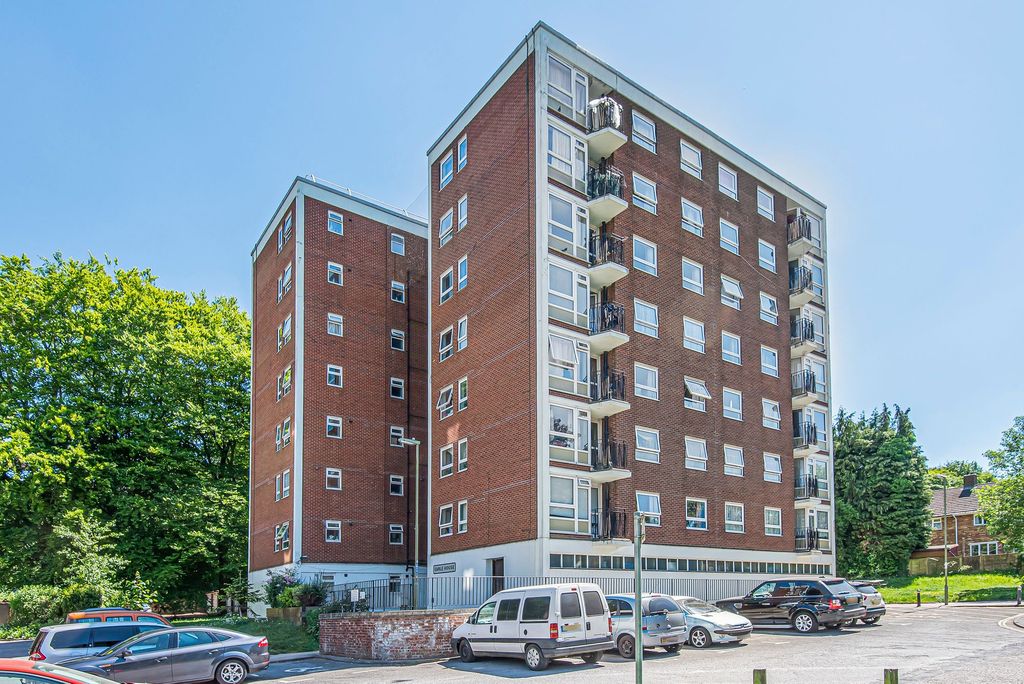 Property photo 1 of 9