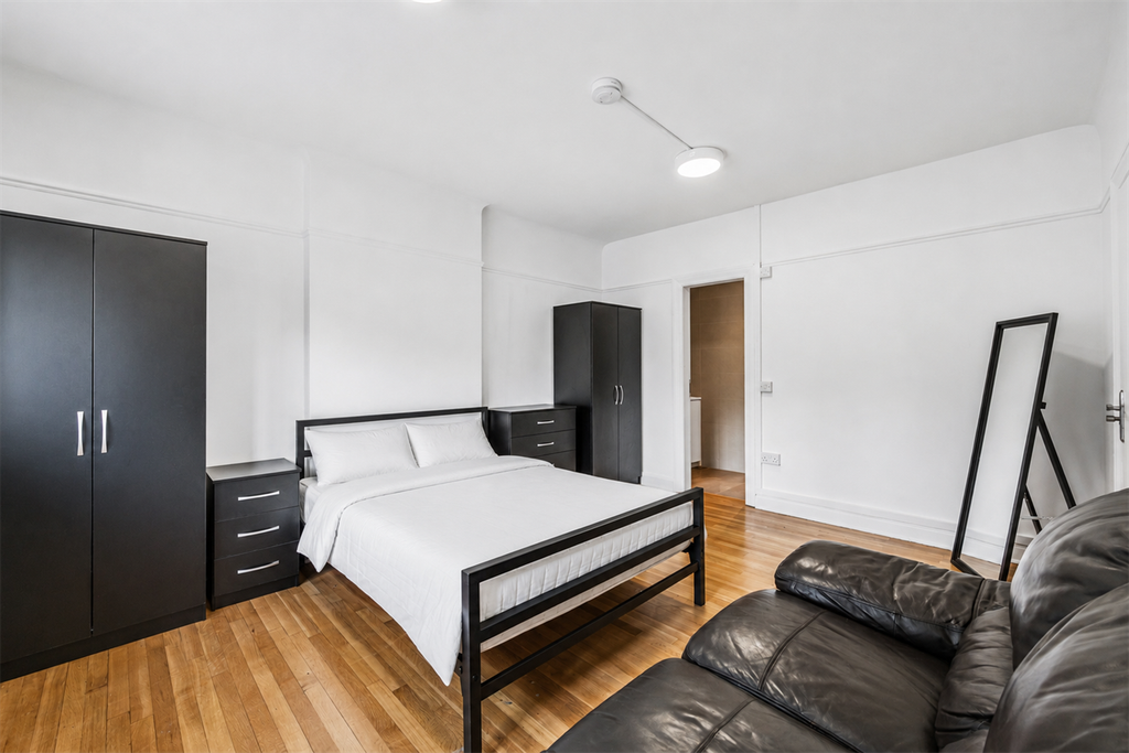 Property photo 1 of 6 (Main)