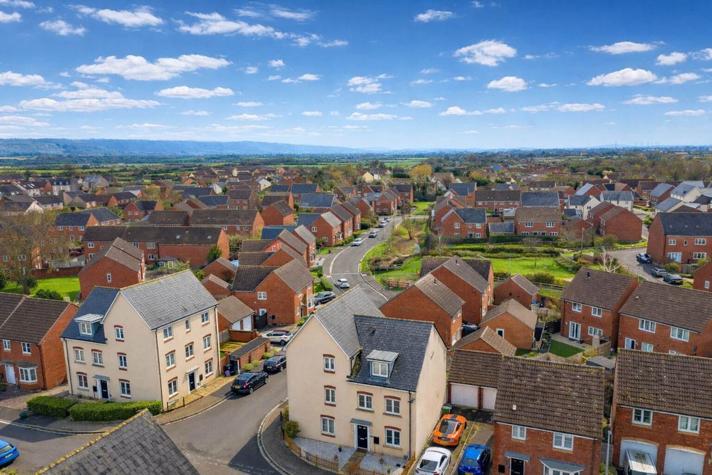 Property photo 2 of 21