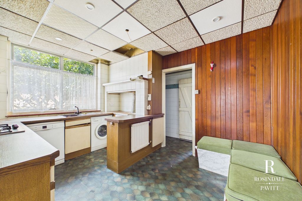 Property photo 3 of 24