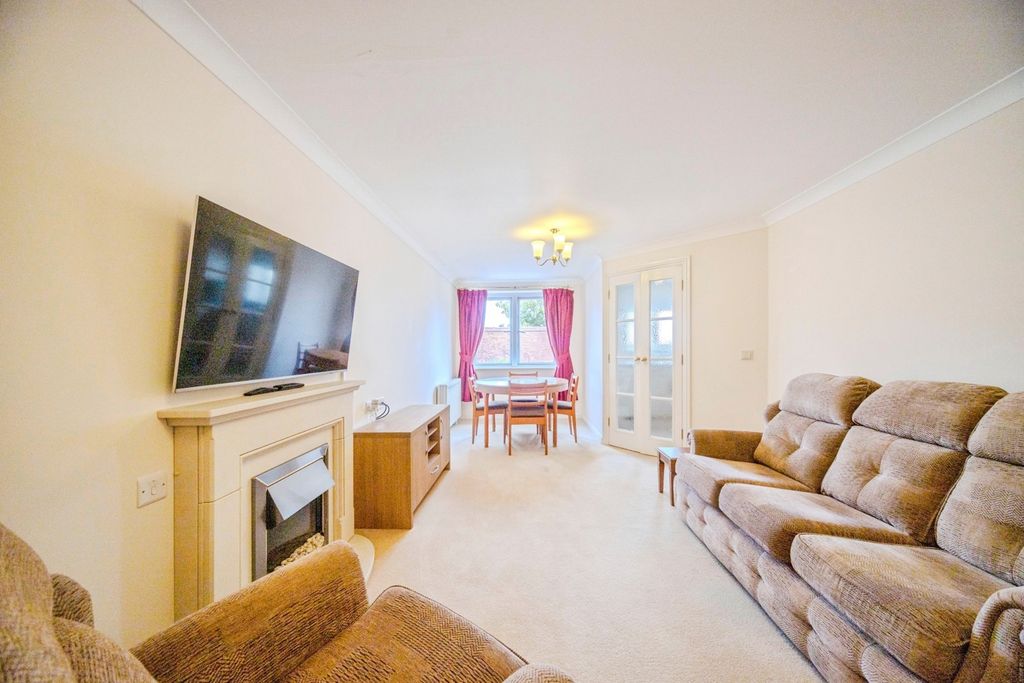 Property photo 1 of 13 Lounge