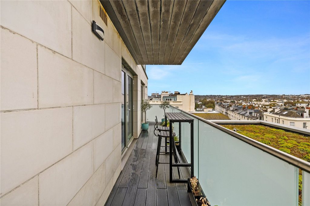 Property photo 2 of 16 Picture No. 15