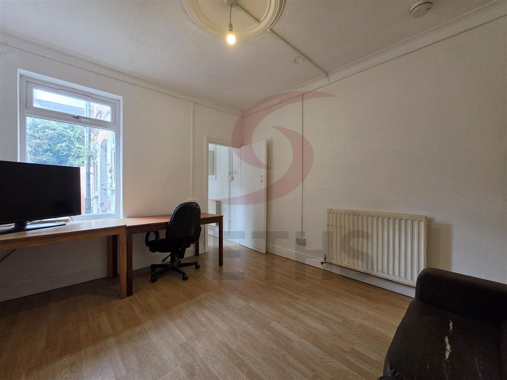 Property photo 3 of 8 Lounge/Dining Room