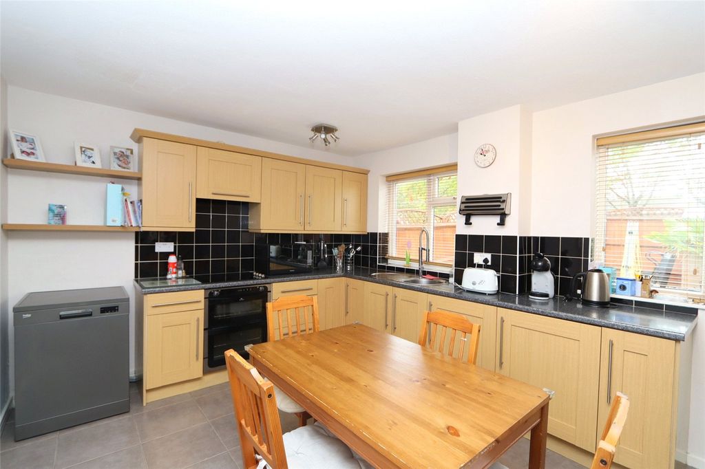 Property photo 3 of 10 Kitchen Diner