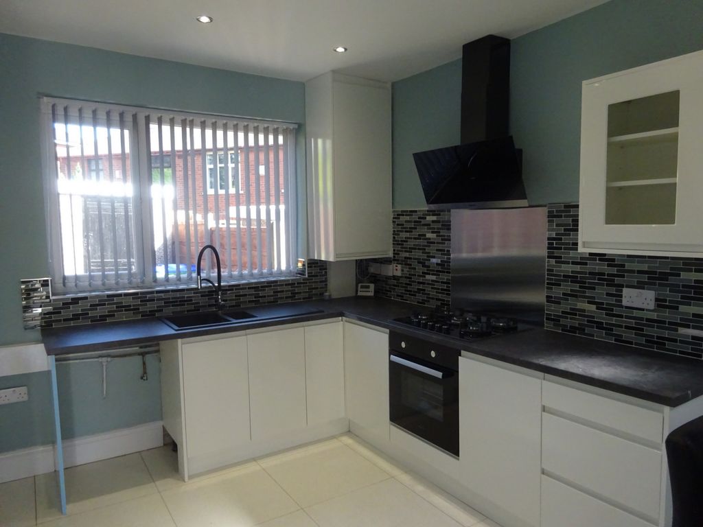 Property photo 3 of 9 Kitchen