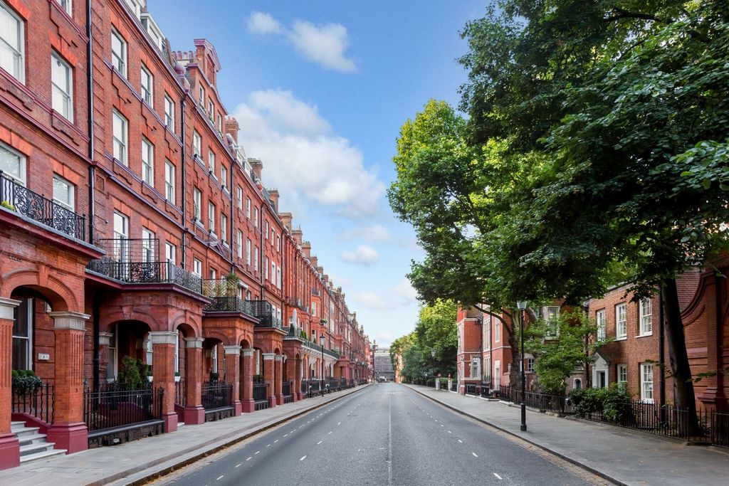 Property photo 1 of 15 Cadogan Square -...