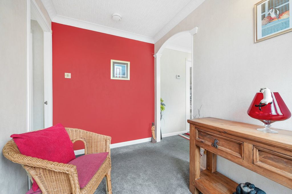 Property photo 2 of 27