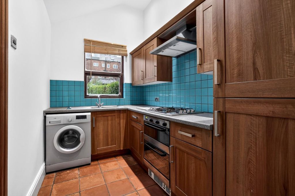 Property photo 3 of 19 Kitchen