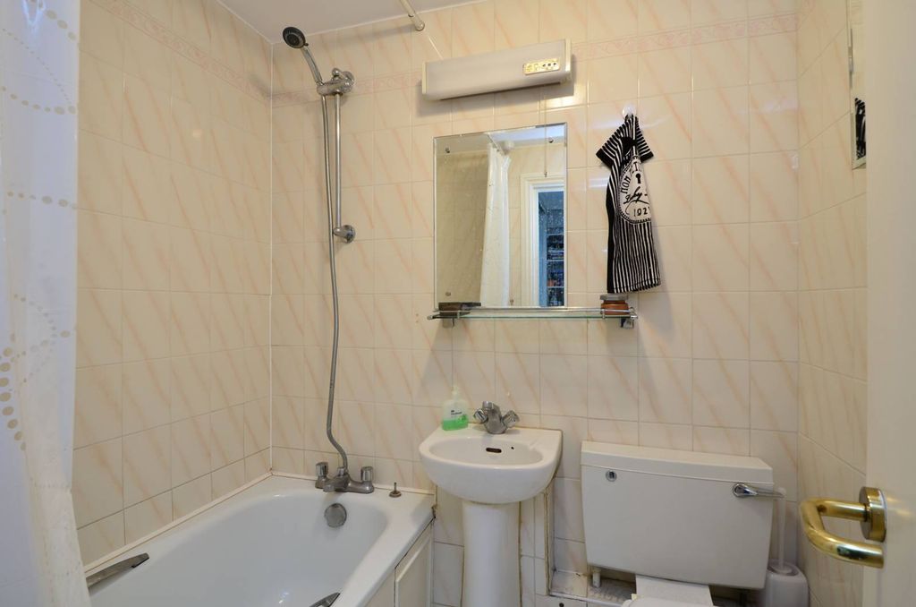 Property photo 3 of 4