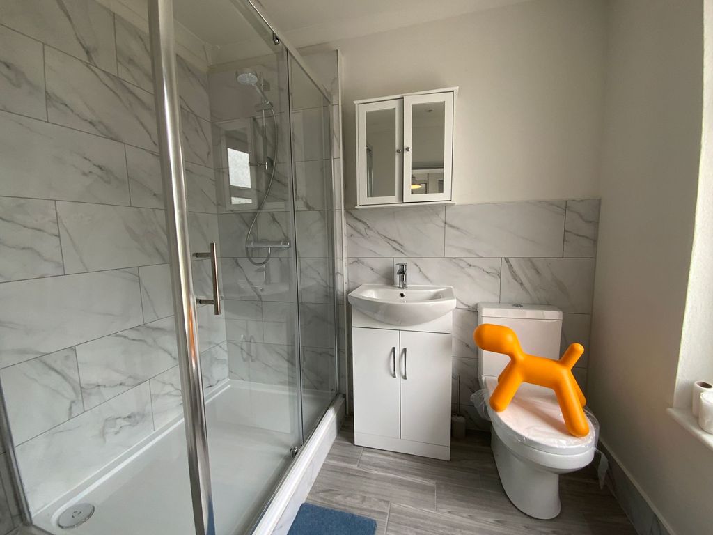 Property photo 3 of 6 Bedroom 3 Ensuite