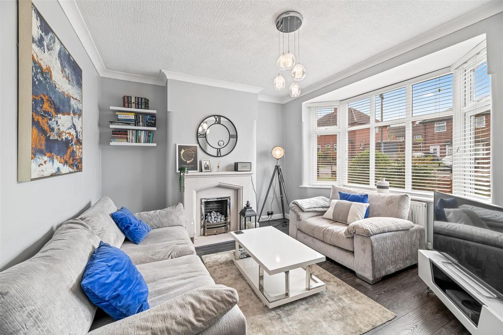 Property photo 2 of 14 Lounge