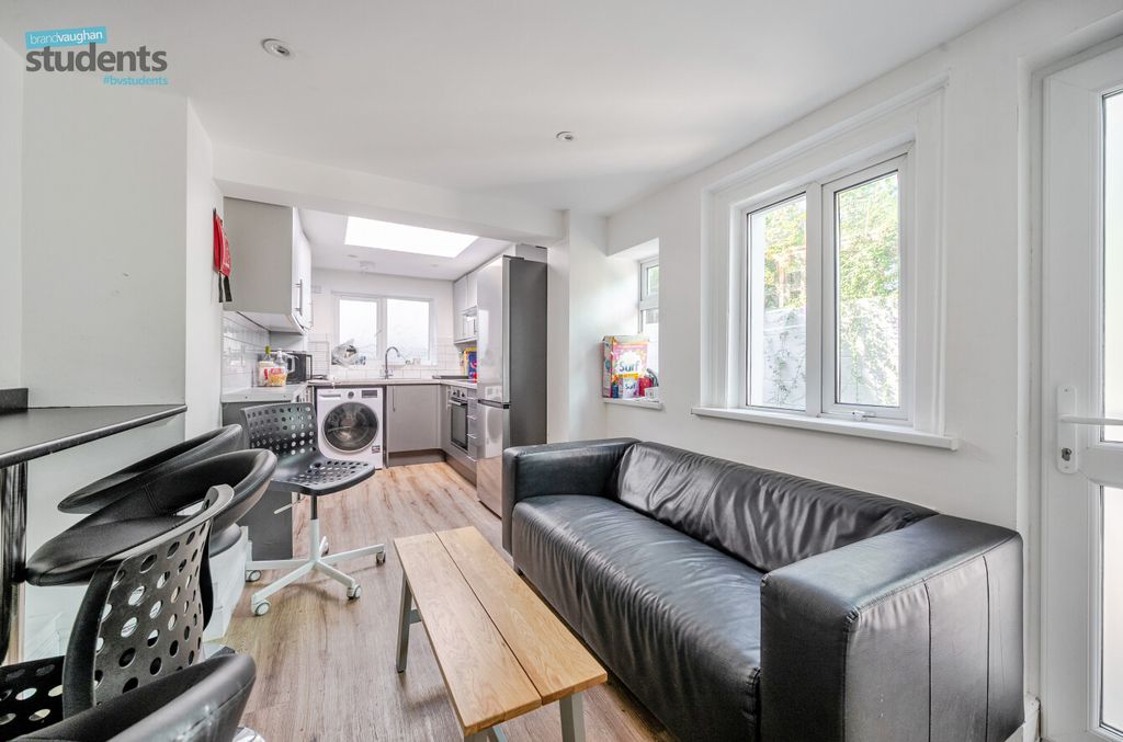 Property photo 2 of 10 65377307-c6cc-4Df...
