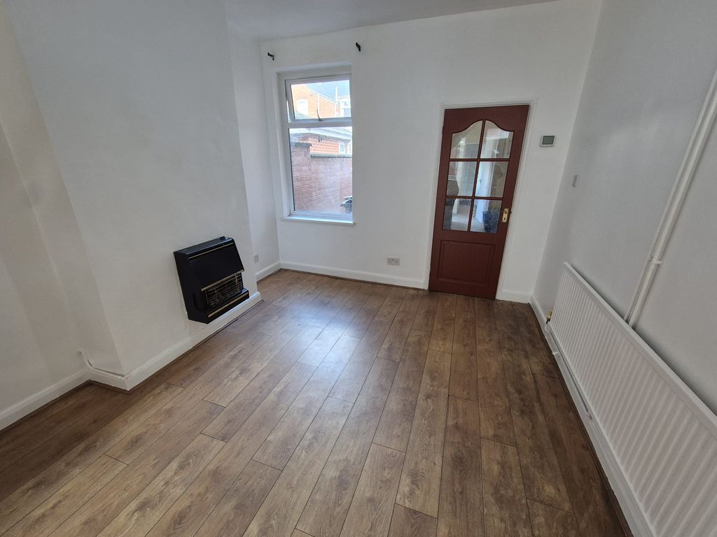 Property photo 3 of 10 Dining