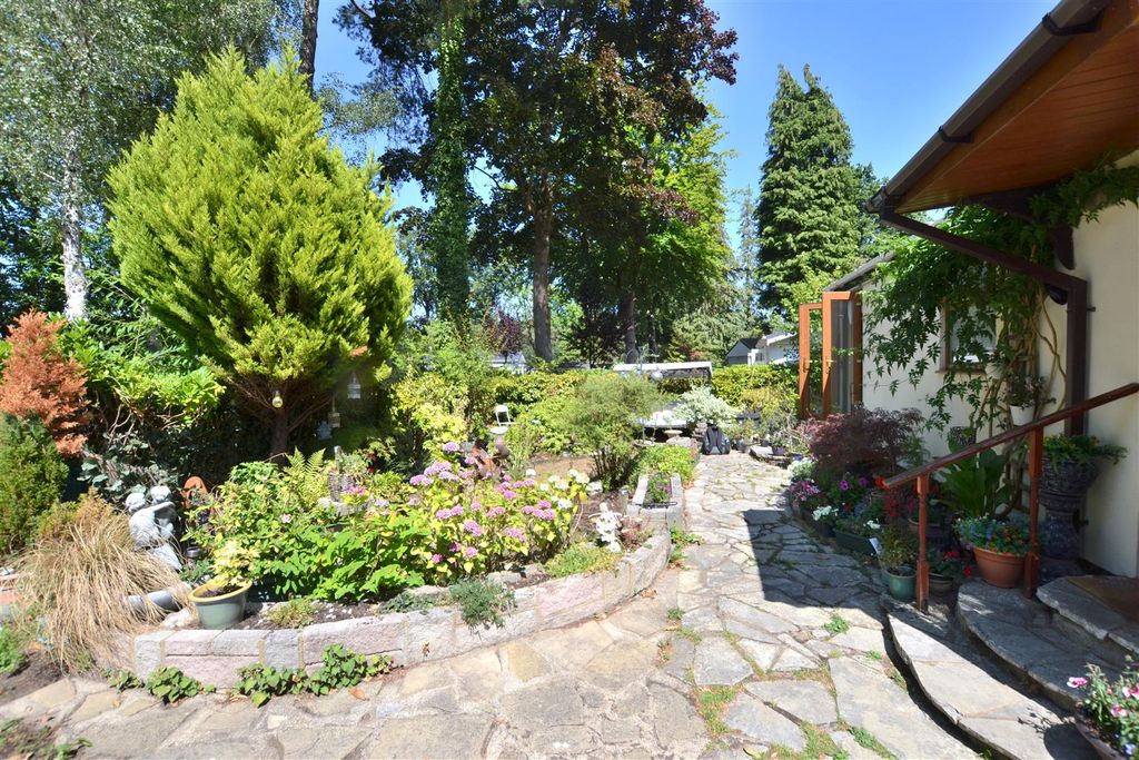 Property photo 2 of 14 Garden.Jpg