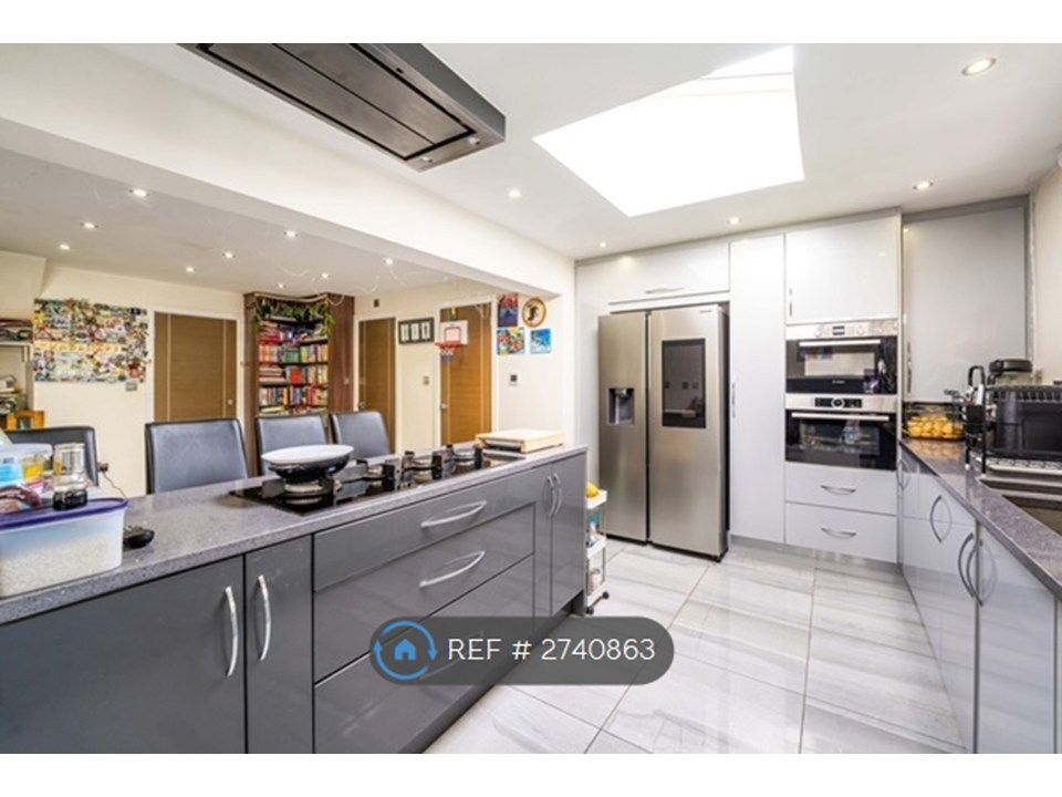 Property photo 3 of 16 Kitchen