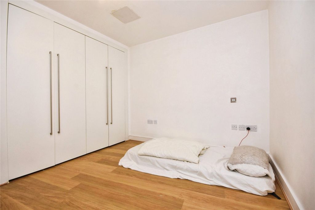 Property photo 3 of 9 Bedroom