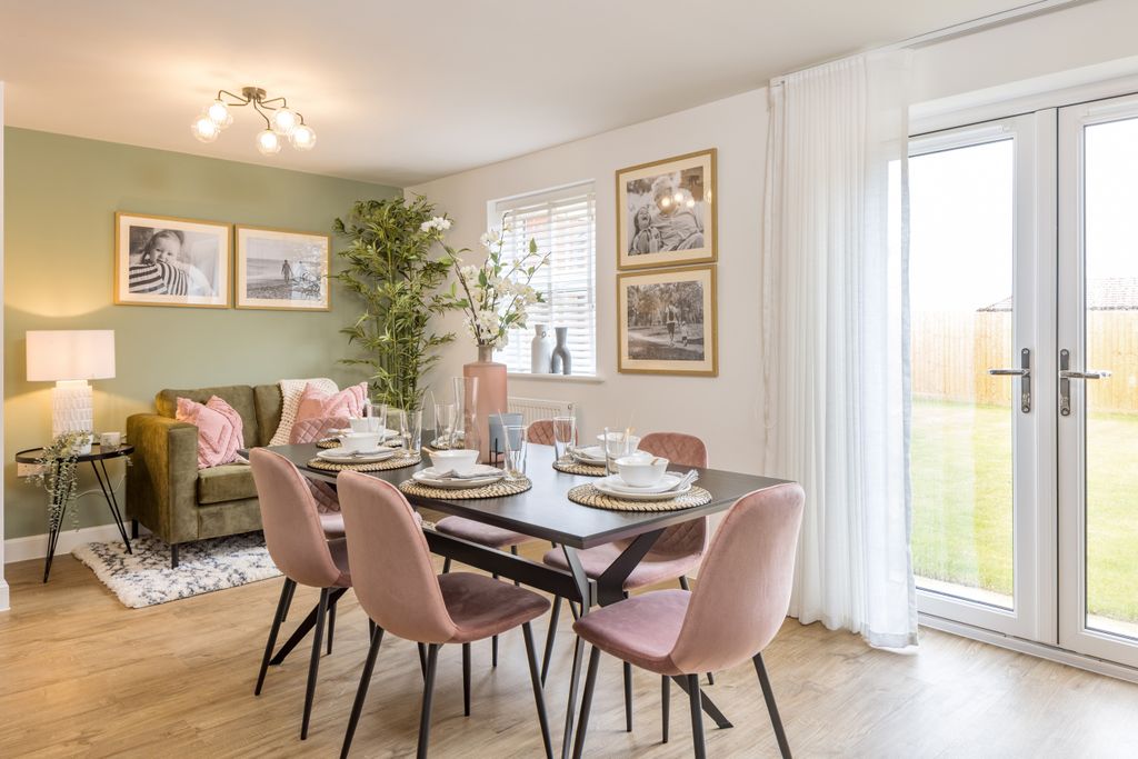 Property photo 2 of 10 Family And Dining Area In A 4 Bedroom Ingleby