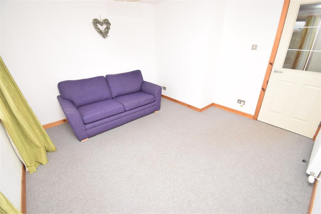 Property photo 3 of 16 Lounge (2).Jpg